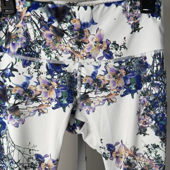 Apana Womens Floral Capri Leggings Small‎ S Athletic Blue Purple Green Pre Owned - Picture 3 of 7